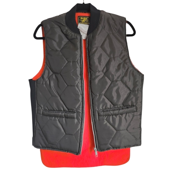 Vintage Quilted Vest With Red Fuzzy Lining - Picture 3 of 6